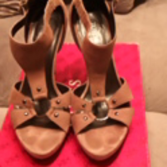 Shoes - Picture 5 of 6